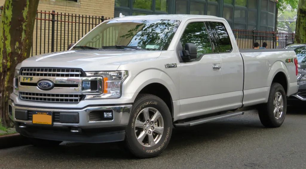 2018 Ford F-150 XLT SuperCab 4x4 — Oxford White
