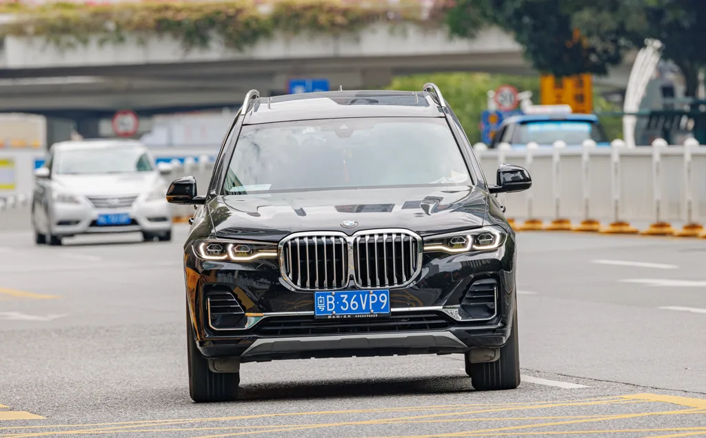 2021 BMW X7 xDrive40i — Black Sapphire Metallic