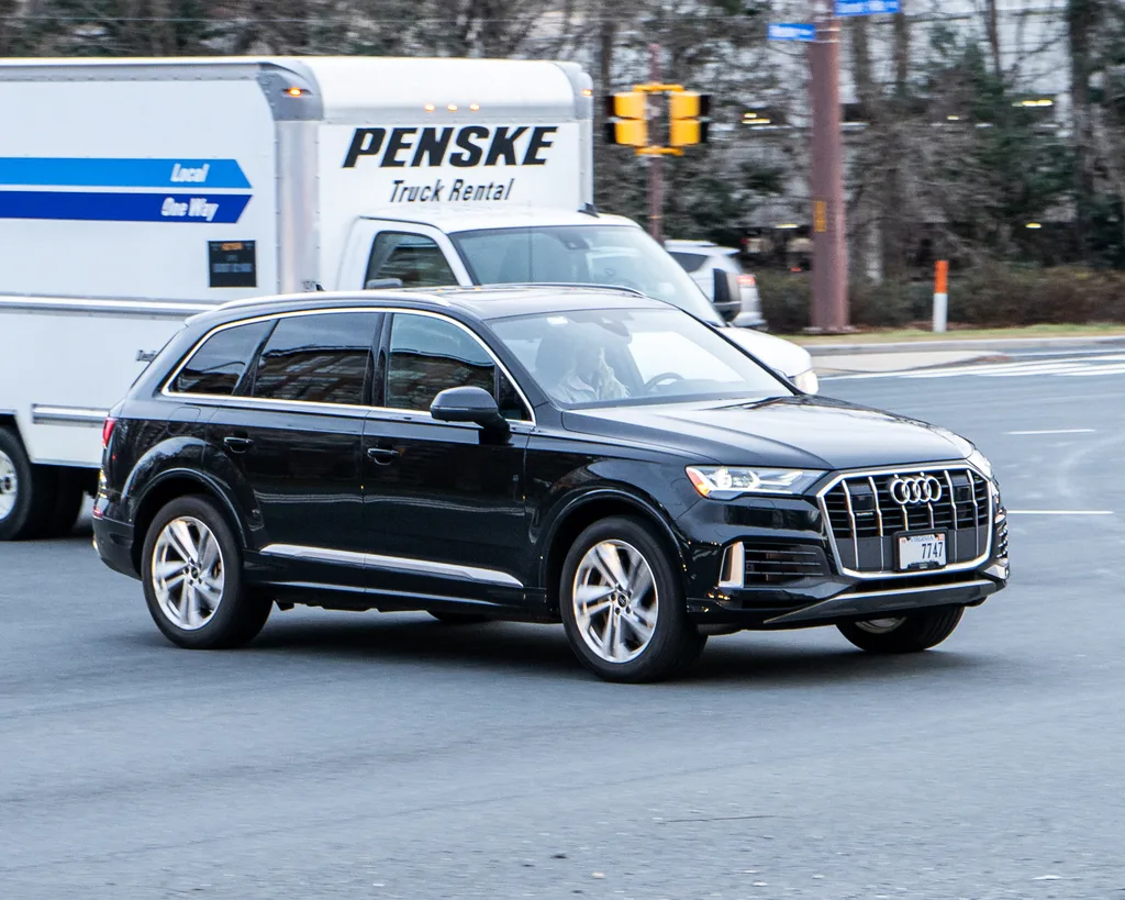 2020 Audi Q7 55 TFSI quattro Prestige — Mythos Black Metallic
